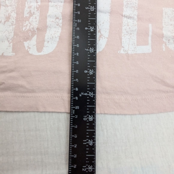 Guns N Roses Light Pink Band Tee featuring Guns and Roses in Front.  Large - Picture 6 of 11